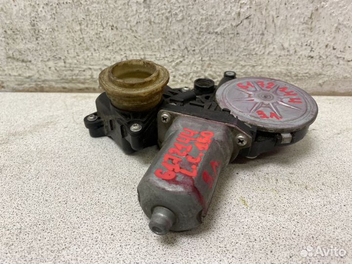 Моторчик заднего левого стеклоподъемника