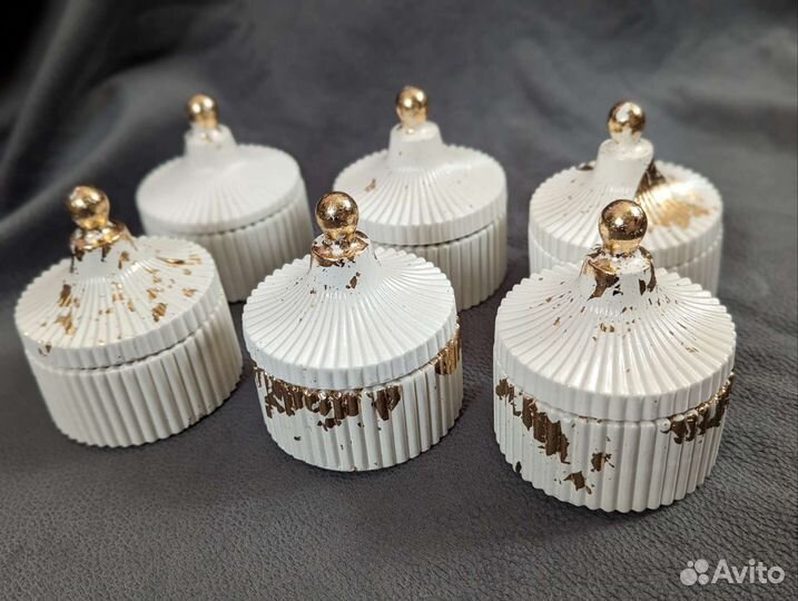 Декор в подарок шкатулка с золотом для украшений