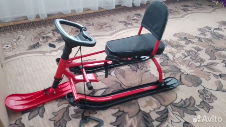 Детский снегокат со спинкой новый