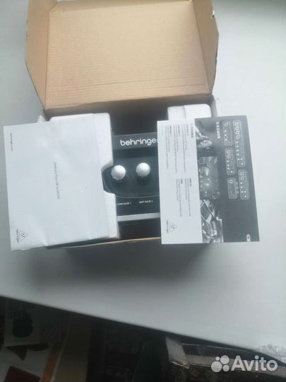 Внешния звуковая карта Behringer u-phoria um2