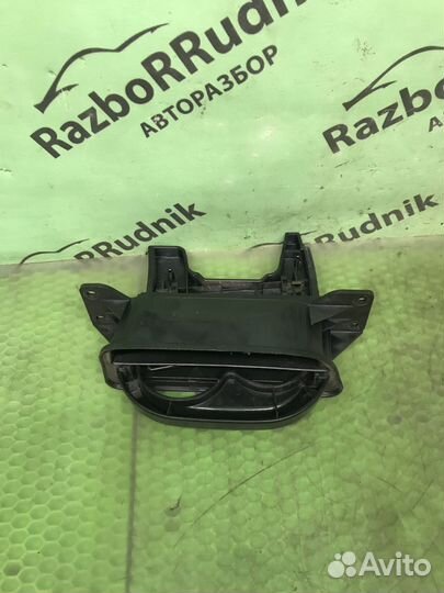 Подстаканник Nissan March (K11) II 2-й рестайлинг