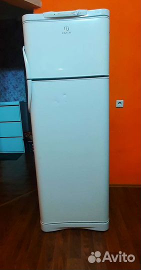 Холодильник indesit