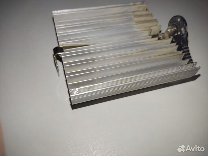 Компьютерные провода и радиаторы