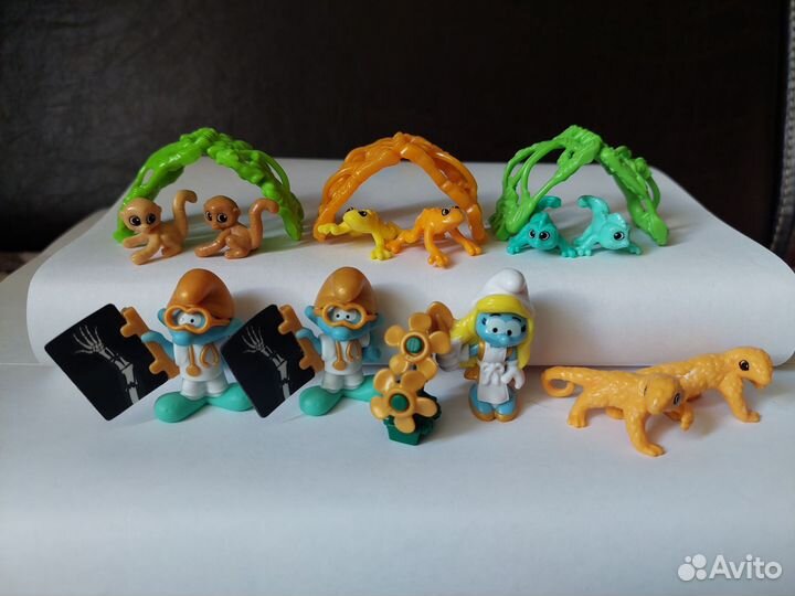 Разные игрушки из киндер-сюрприза, чупа-чупс