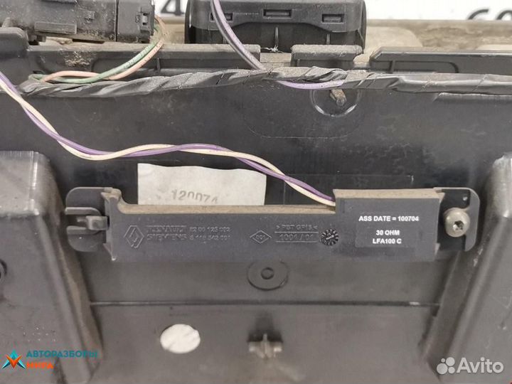 Ручка крышки багажника Renault Scenic 2 2005