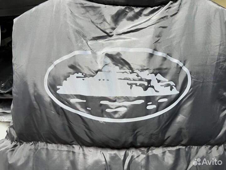 Серая пуховая жилетка