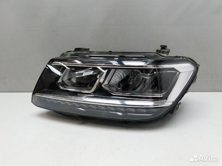 Фара левая Volkswagen Tiguan