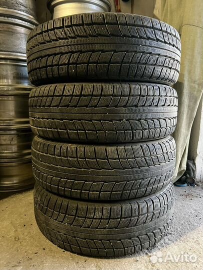 Triangle TR777 215/70 R15