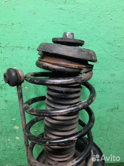 Стойка амортизатора передняя левая Peugeot 3008 2