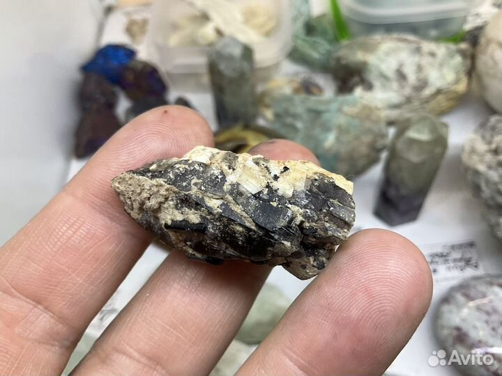 Морион в породе