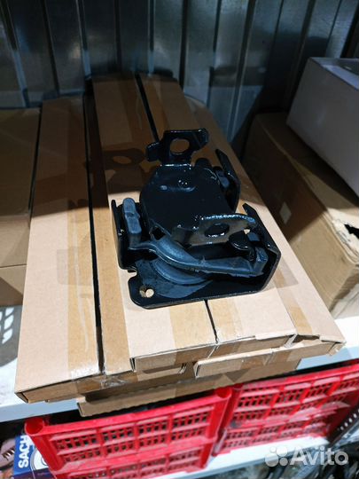 Подушка двигателя Шевроле блейзер 96-99г 4.3