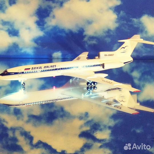 Модель самолета Ту-154