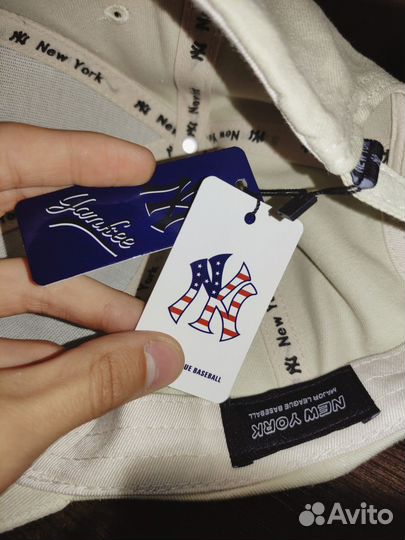 Бейсболка New Era бежевая New York