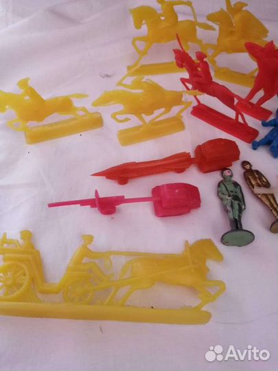 Игрушки СССР солдатики
