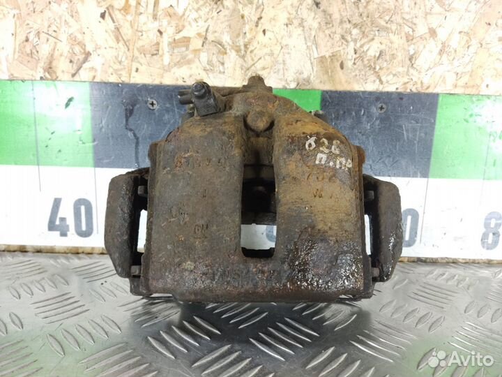 Суппорт передний правый Opel Omega B