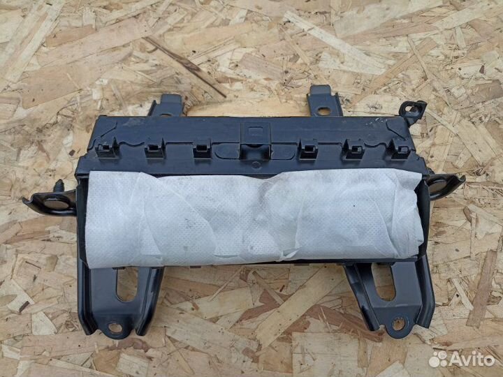 Подушка безопасности в колени Toyota Avensis
