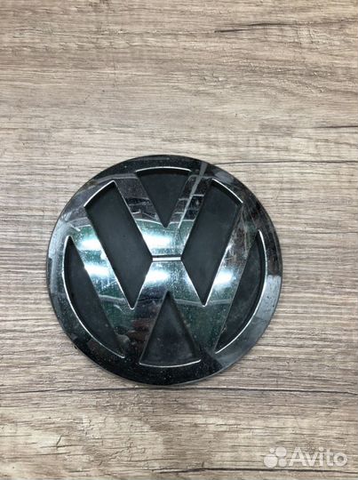 Эмблема крышки багажника Volkswagen Touareg 7L