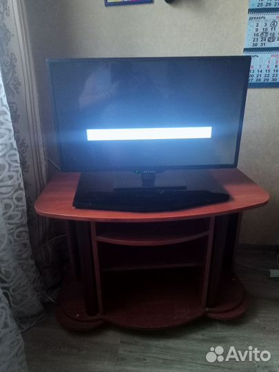 Тумба под телевизор вместе с телевизором