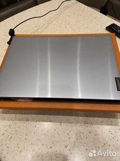 Столик-подставка для ноутбука с мягкой подушкой