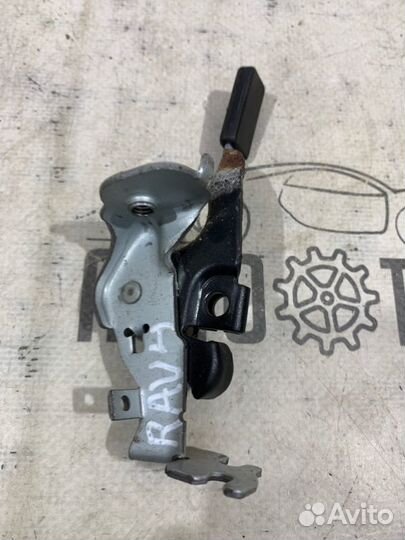 Ручка открывания бензобака Toyota Rav4 A30 1azfe