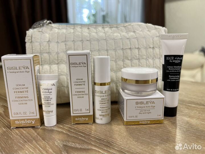 Набор в косметичке sisley,оригинал