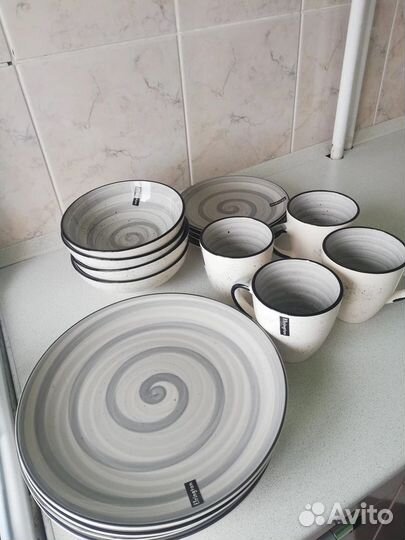 Набор посуды столовый с кружками