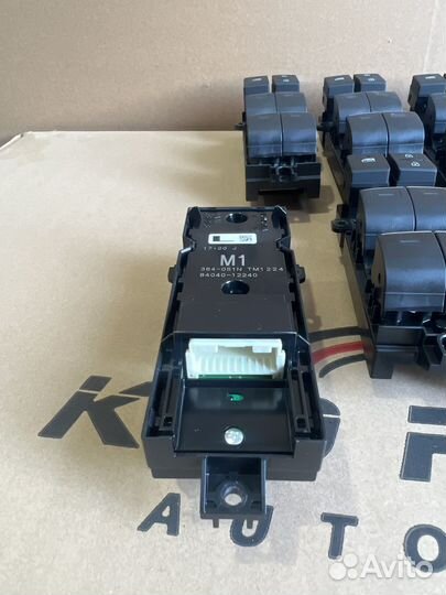 Блок управления стеклоподъемниками Camry V70/RAV4