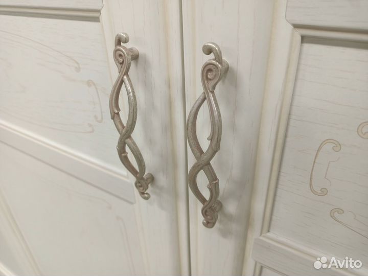 Шкафы гардеробные новые