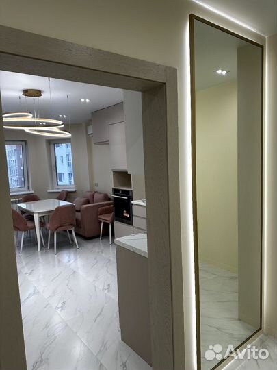 Зеркало в алюминиевой раме