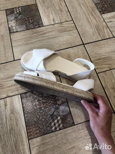 Босоножки hm