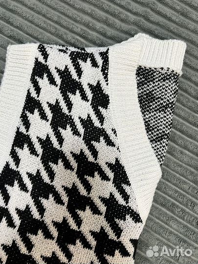 Жилетка женская вязаная