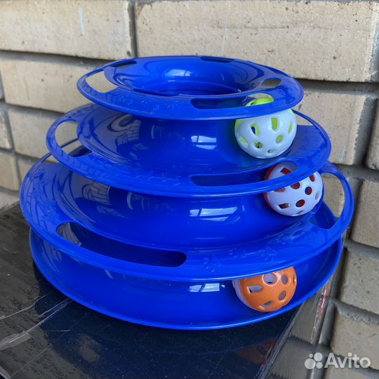 Игрушка для кошки пирамида с шариками