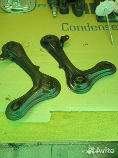 Кронштейны подрамник Тойота 150