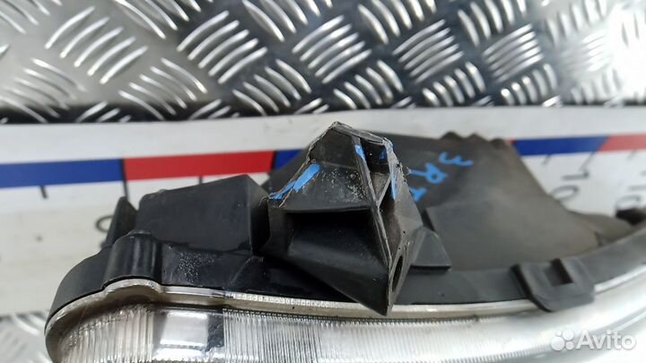 Фара Toyota Prius (2003-2009)