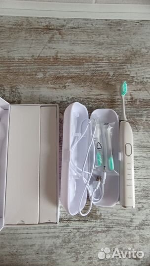 Электрическая зубная щетка