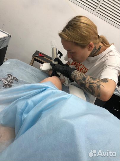 Мастер татуировки