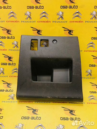 Лючок доступа К блоку предохр peugeot 308 408