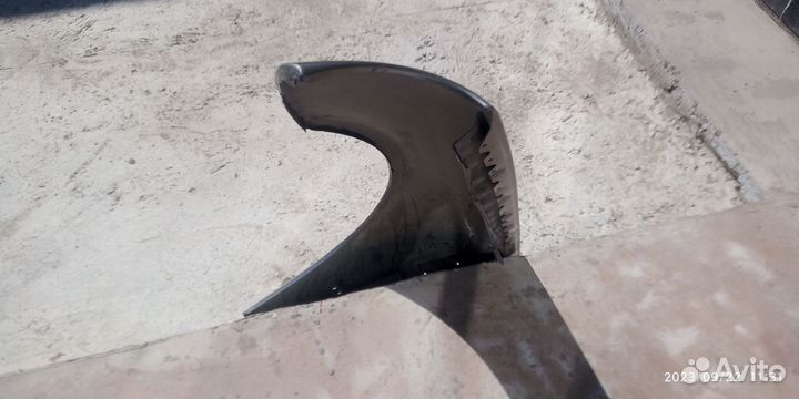 Mercedes 211 крыло