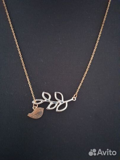 Цепочка, кулон, веточка и птичка