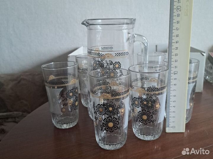 Кувшин со стаканами