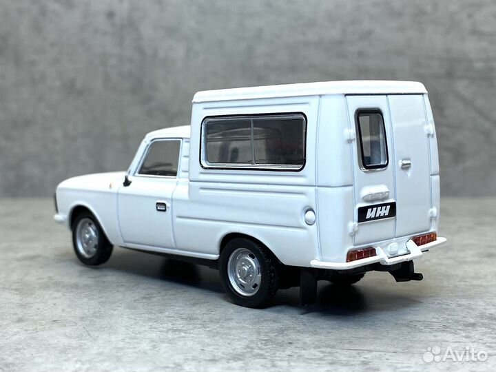 Коллекционная модель иж-27156 каблучок 1:43