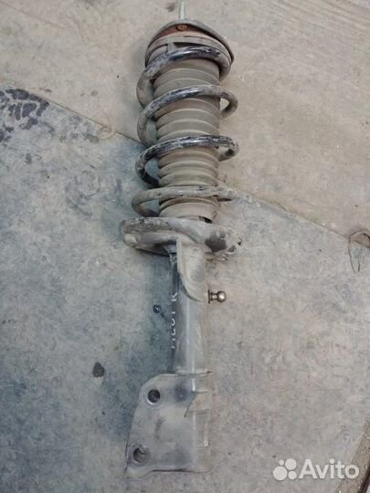 Стойка амортизатора передняя правая Honda Pilot 2