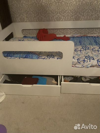 Детская кровать с матрасом, выдвижными ящиками