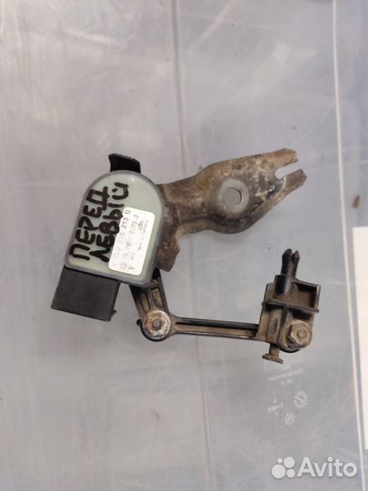 Датчик уровня передний левый Туарег Audi Q7 Каен