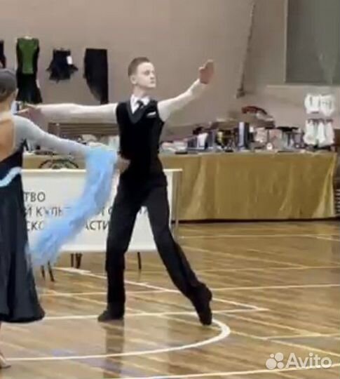 Жилет и брюки юниоры 1 стандарт новые