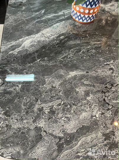 Стол из стекла