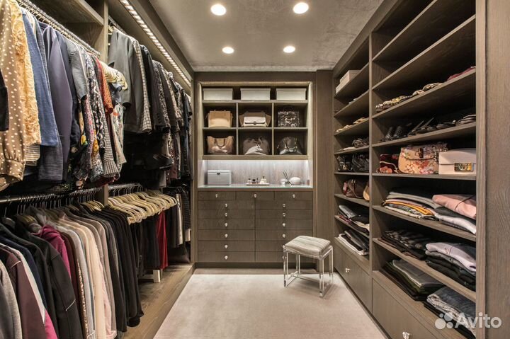 Гардеробная с антресолью в прихожу распашная