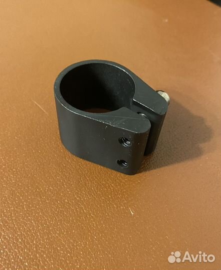 Зажим для трюкового самоката