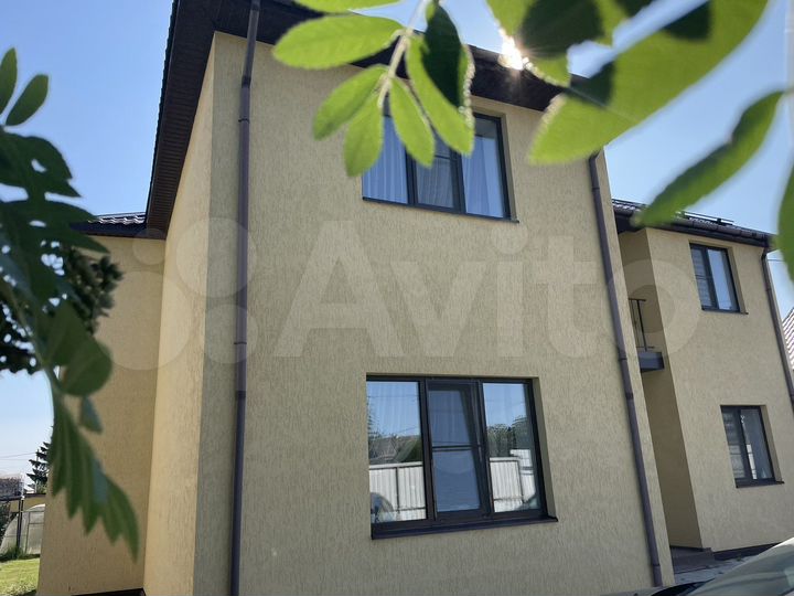 Коттедж 180 м² на участке 10 сот.