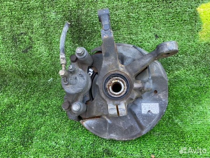 Ступица передняя правая Mazda Demio DW5W B3 1998